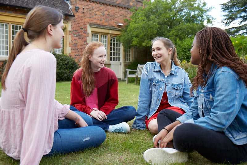 House Girls Chatting | Wycombe Abbey